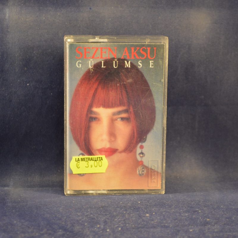 SEZEN AKSU - GÜLÜMSE - CASETE
