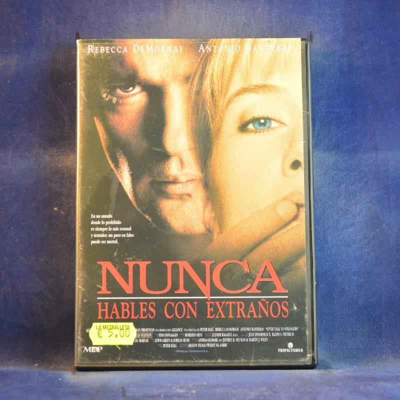 NUNCA HABLES CON EXTRAÑOS - DVD
