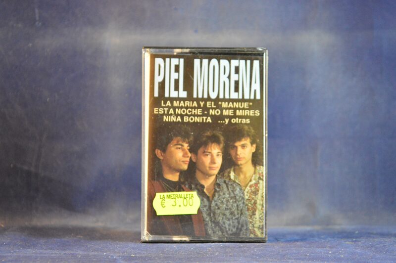 PIEL MORENA - LA MARIA Y EL MANUE / ESTA NOCHE / NO ME MIRES / NIÑA BONITA... Y OTRAS - CASETE