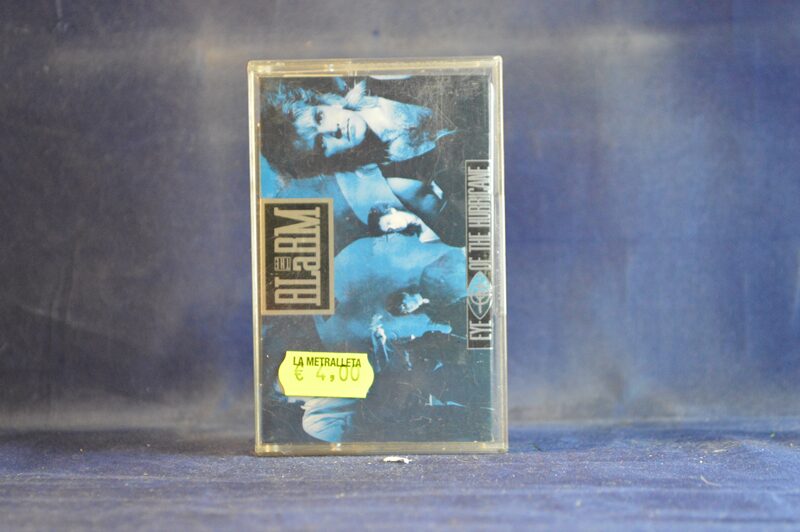 THE ALARM - EYE OF THE HURRICANE - CASETE